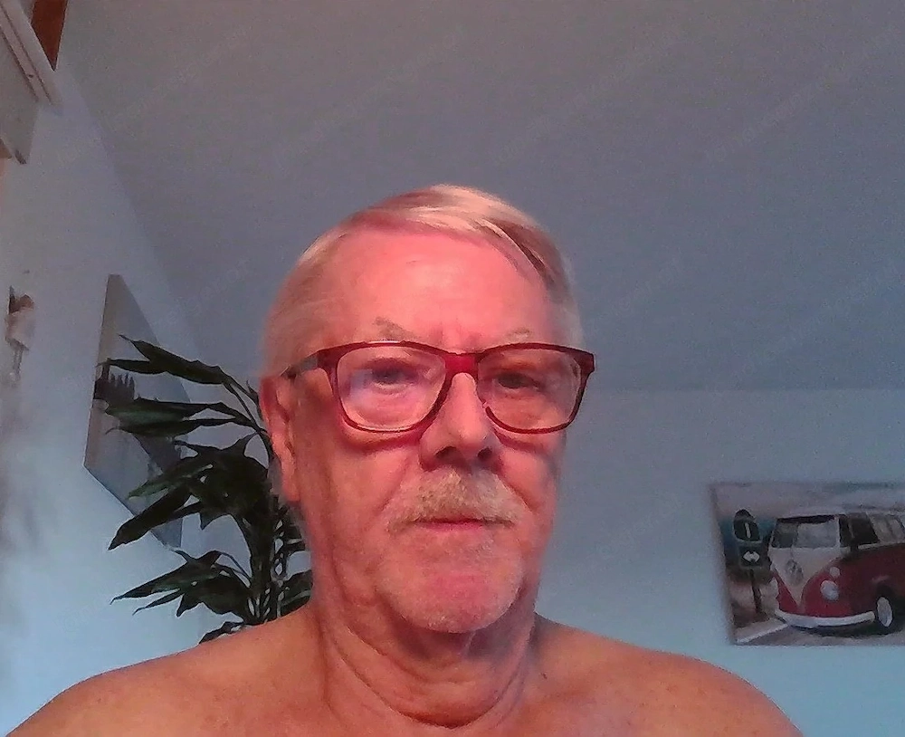 Wer würde mir mal seinen Schwanz Anal einführen ?