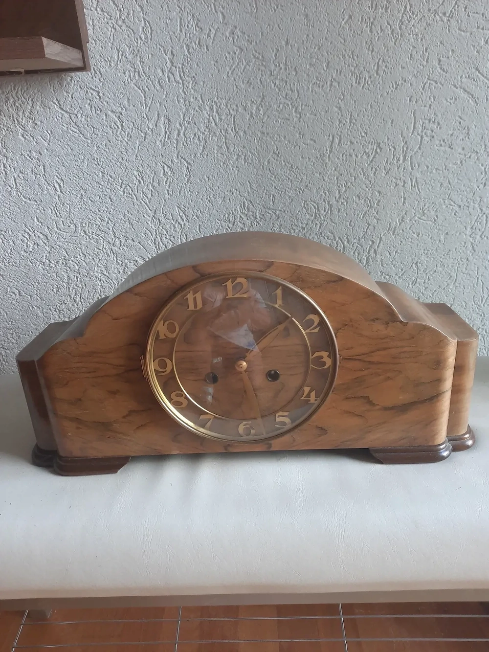 Standuhr aus Holz