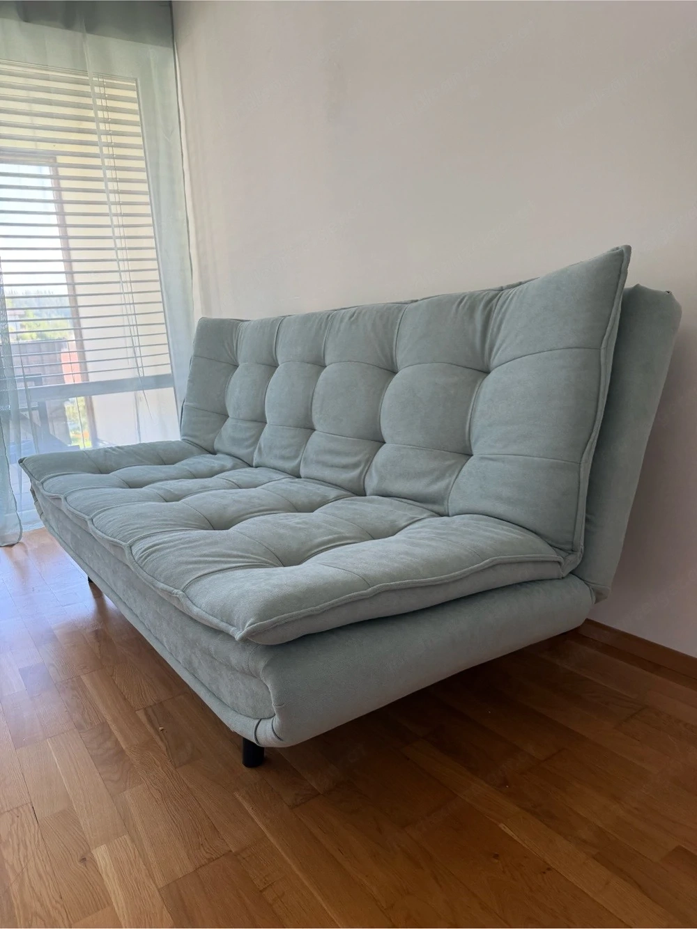 Schönes SchlafSofa in grün