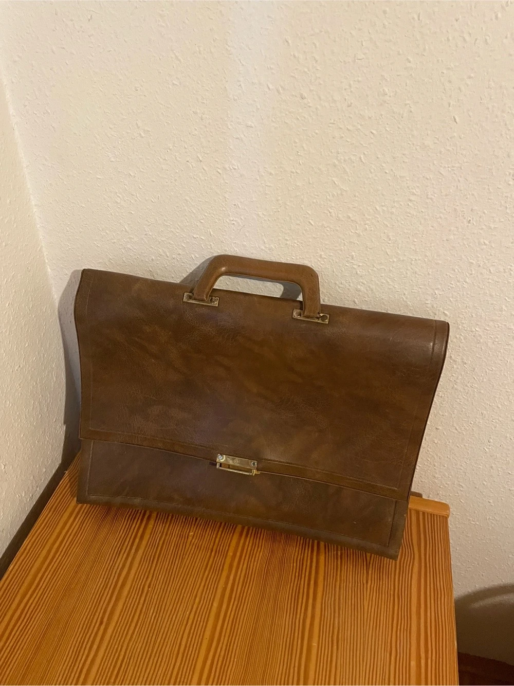 Ledertasche - robust, mit 4 Fächern