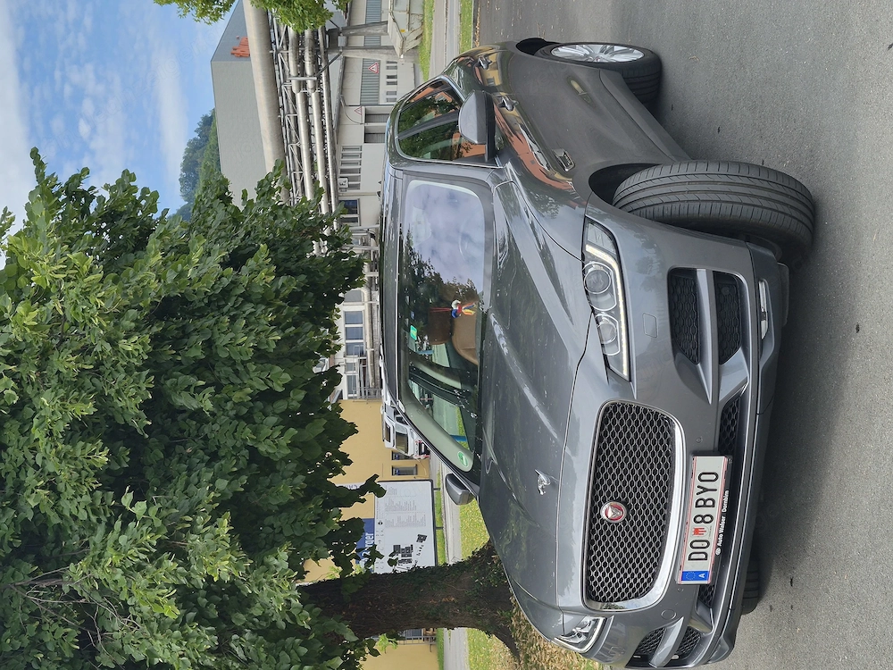 Jaguar F Pace 