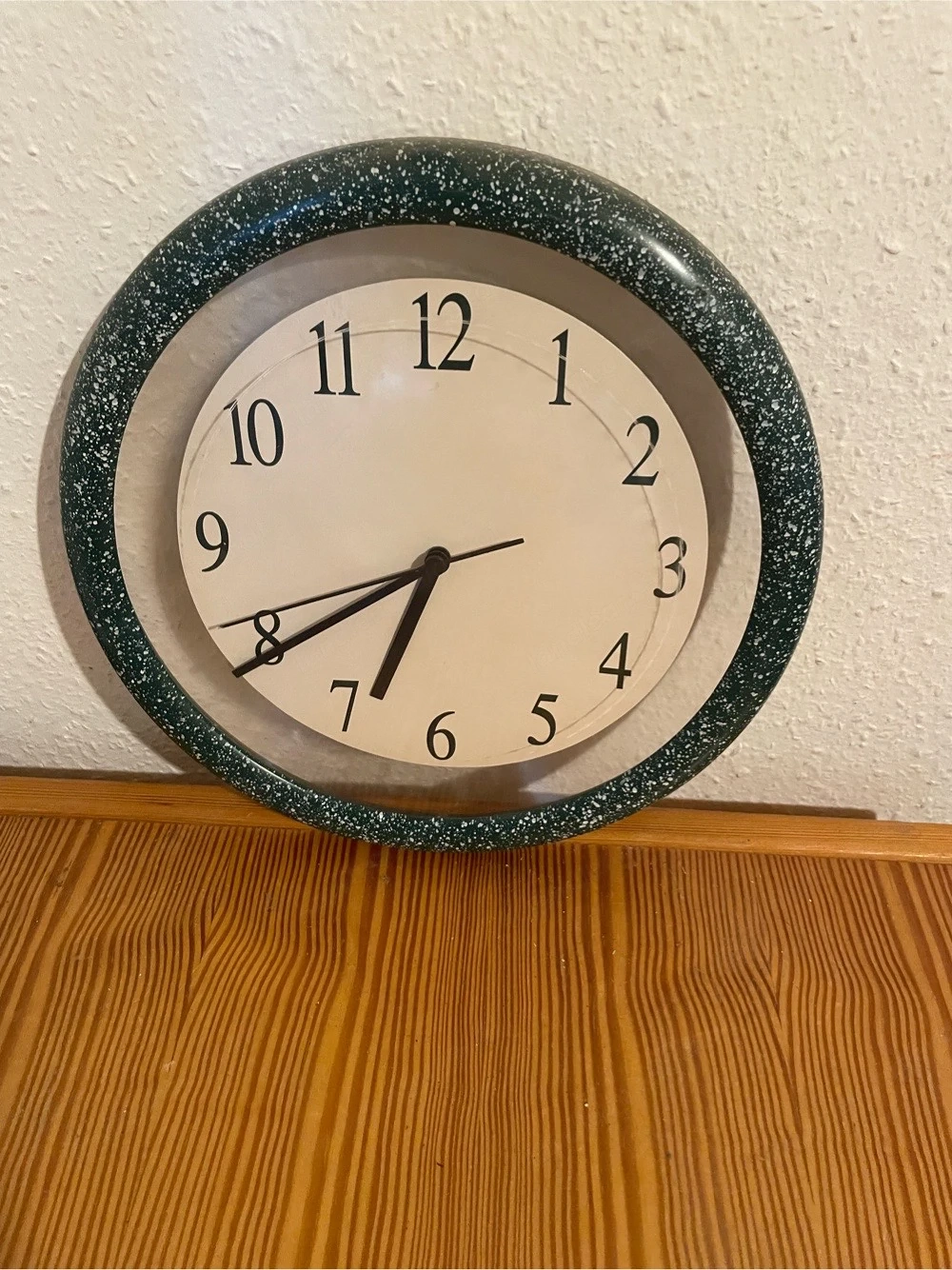 Einfache Wanduhr
