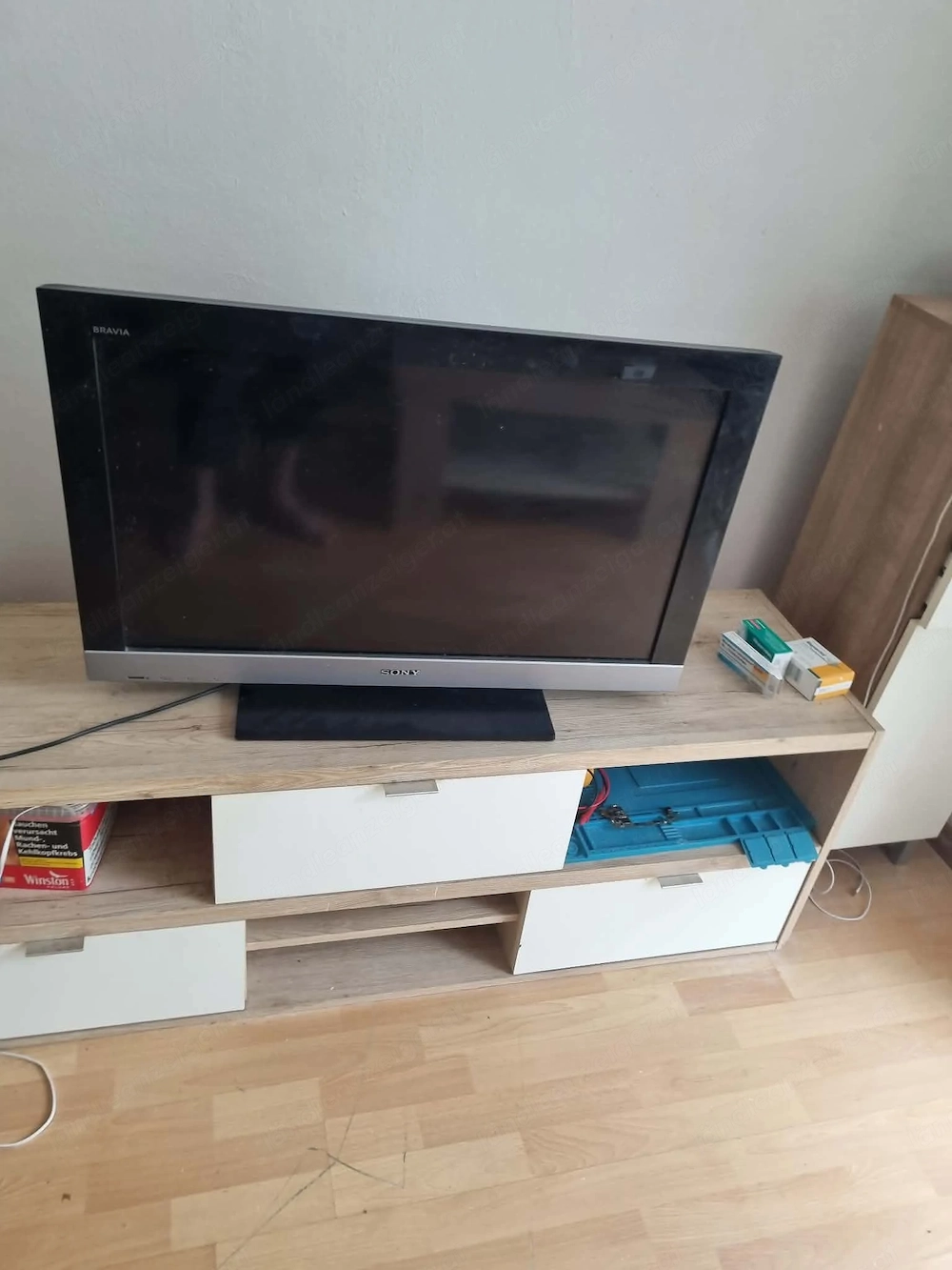 Sony TV und Modem zu verschenken