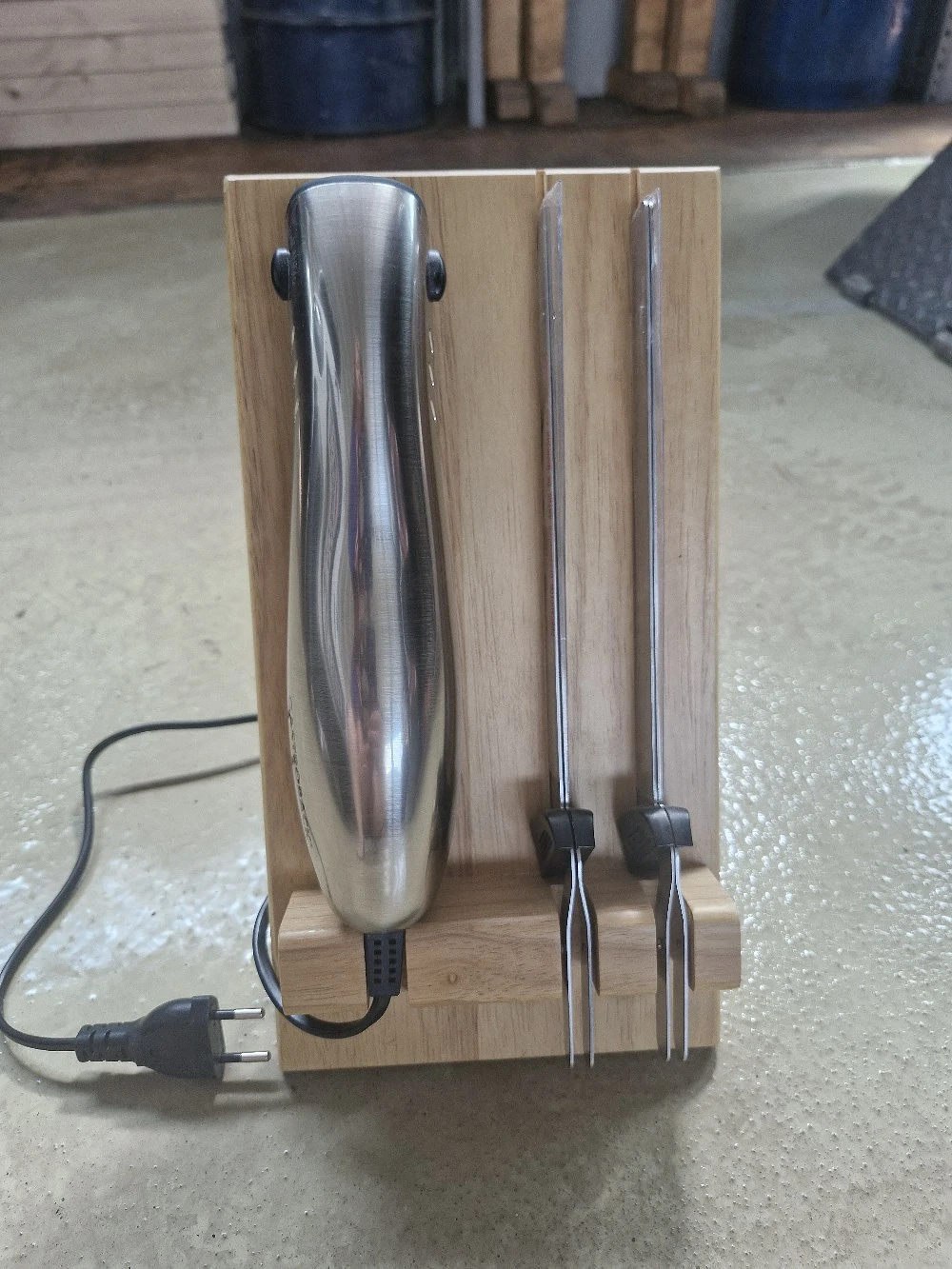 Elektromesser mit einem Edelstahlgehäuse