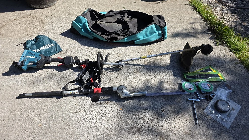 Makita Akku Heckenschere mit Rasentrimmer