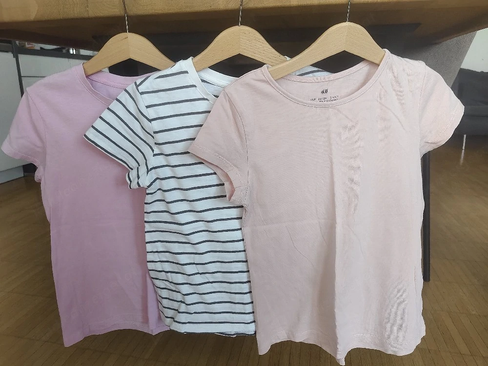 8 T-Shirts 
