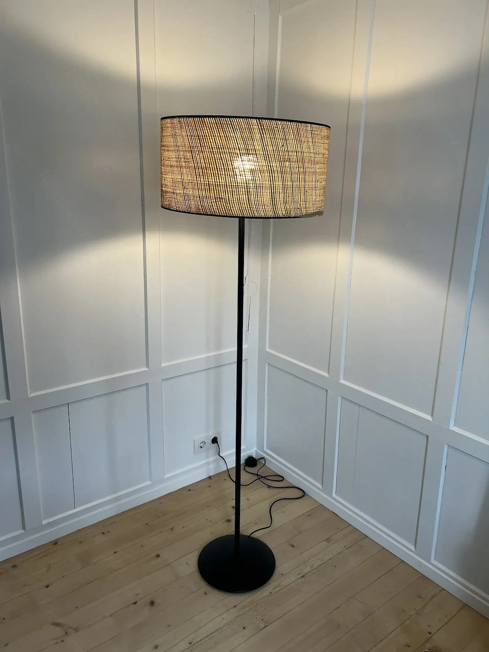 Miliboo Rattan-Stehlampe   Schwarz Natur   Neuwertig