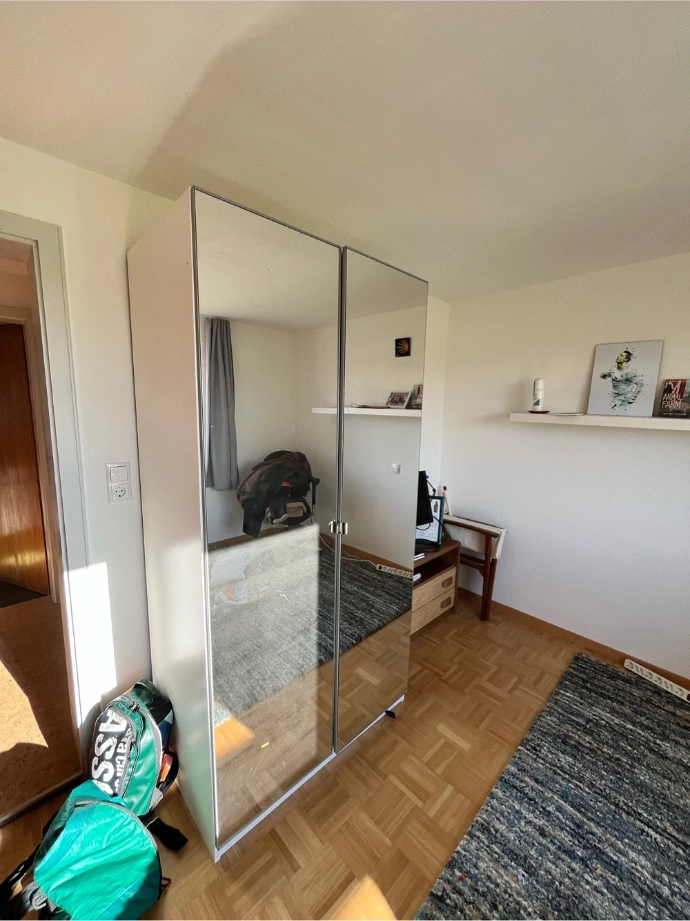 Schlafzimmer-Spiegelschrank
