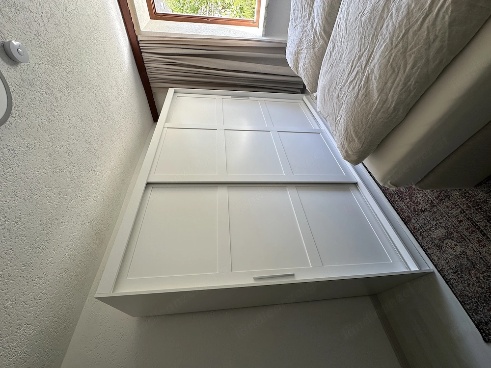 Großer weißer Kleiderschrank 250 cm mit Schwebetüren und vier Schubladen