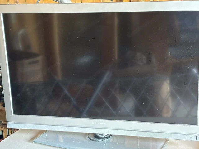 Fernseher Grundig 32 VLE 8230 SL   32 Zoll Full HD Smart-TV   Sehr guter Zustand