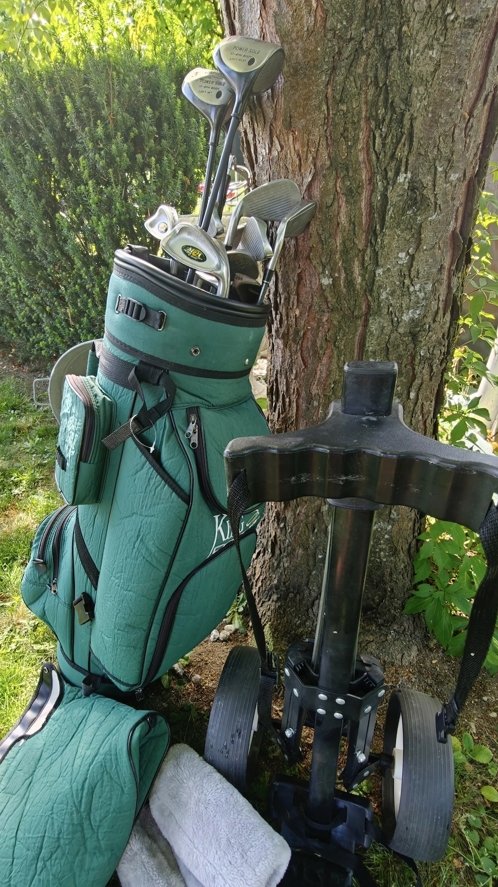 Golfausrüstung mit Trolley