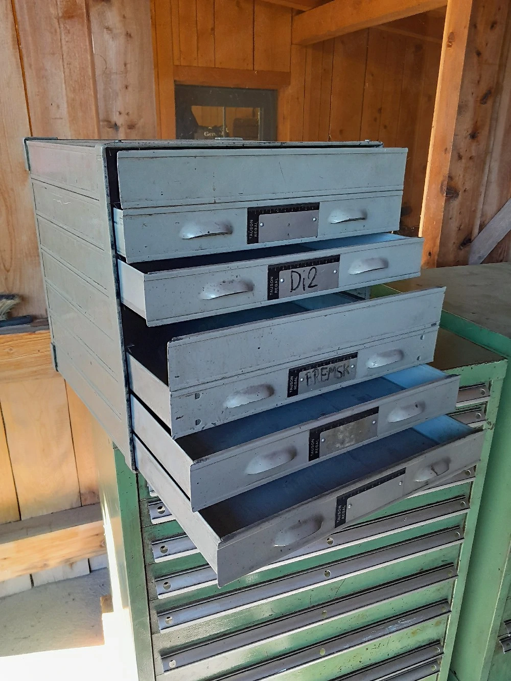 Kleiner Werkzeugschrank