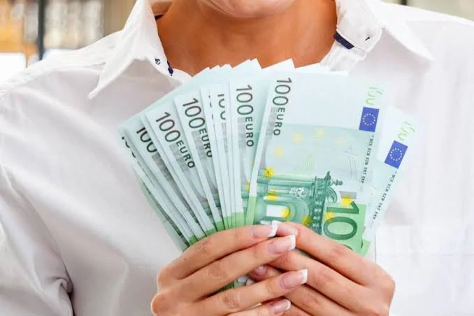 KREDIT:und Investitionen  Privatpersonen und Unternehmen in Österreich
