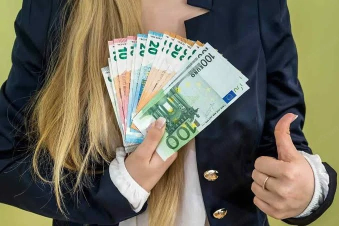 Kreditangebote: Lösen Sie Ihre Probleme und verwirklichen Sie Ihre Projekte  Wir bieten maßgeschneid