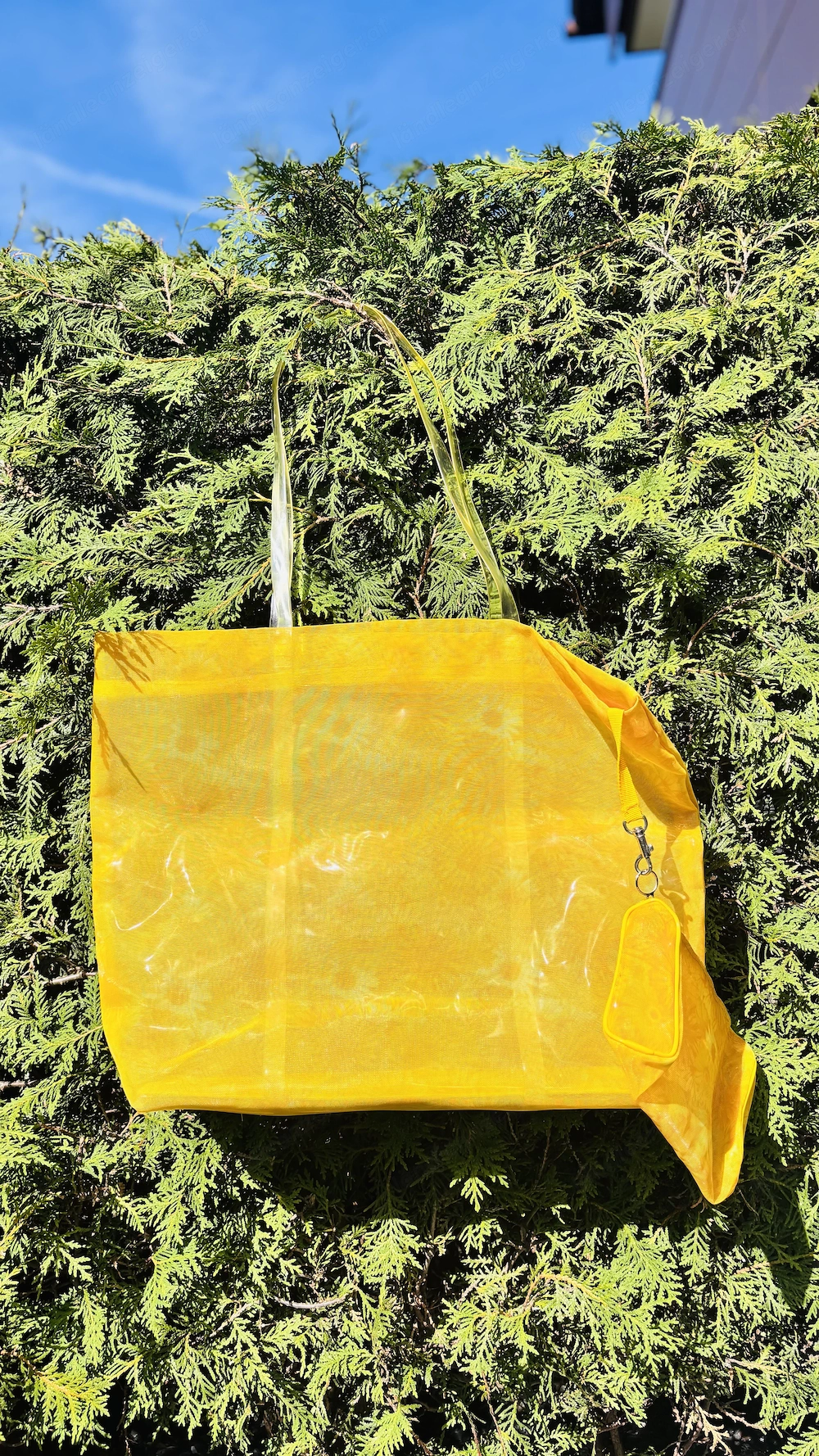 Gelbe Strandtasche mit Kosmetiktäschchen