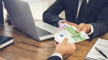 KREDIT: Auf Ihre Bedürfnisse, Herausforderungen und Projekte zugeschnittene Finanzierungslösungen.