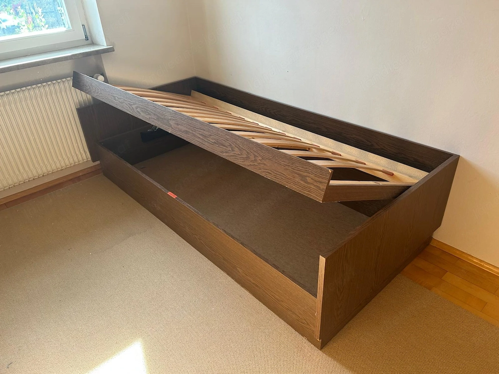 Bett mit Bettkastenfunktion 