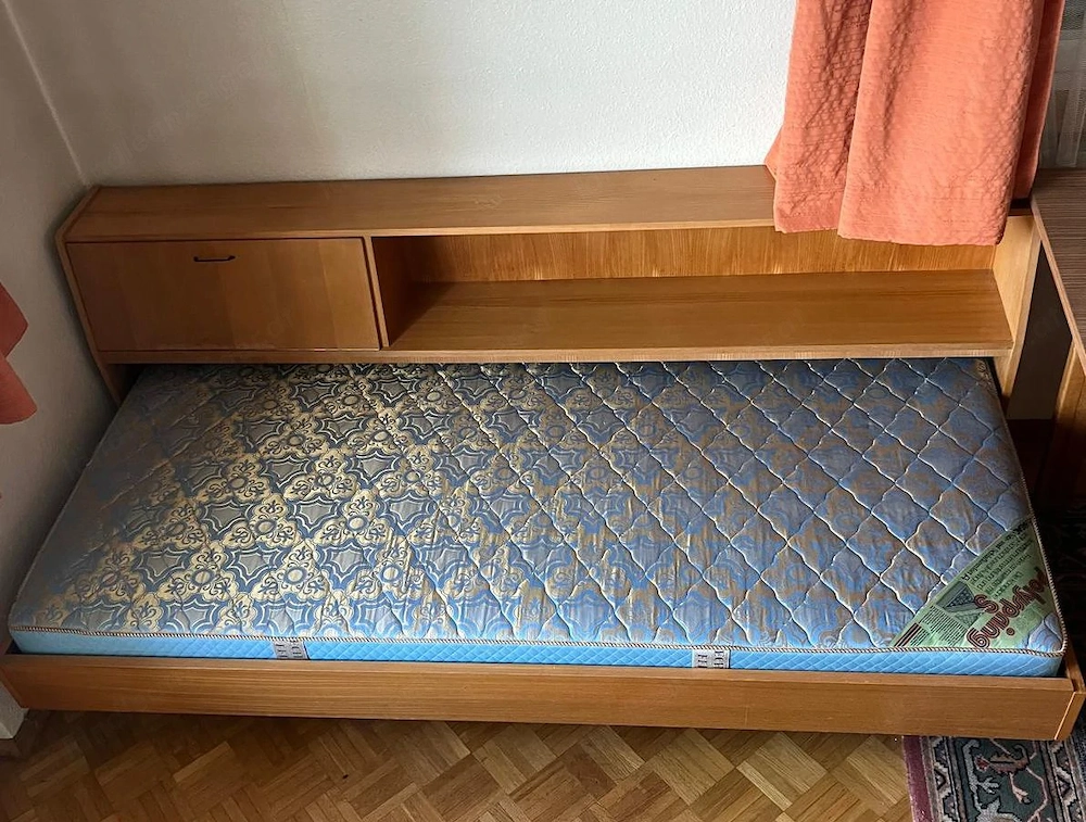 Bett mit oder ohne Regal zu verschenken