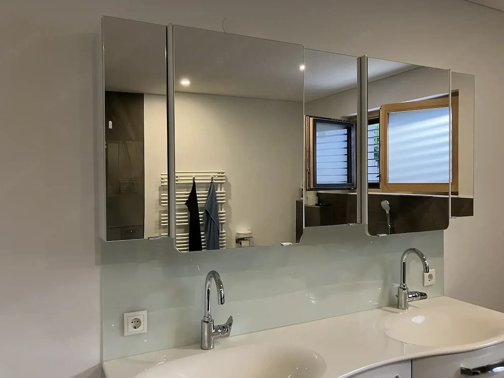 Spiegelschrank fürs Badezimmer weiß