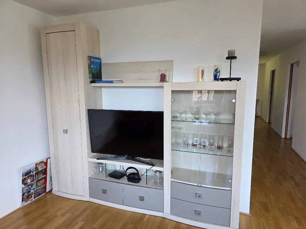Wohnzimmerschrank