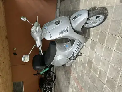 Vespa LX 125 i.e. grau