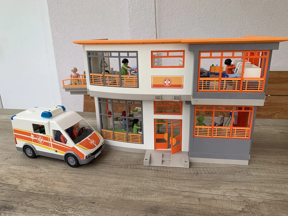 Großes Playmobil - Krankenhaus - und Rettungsauto