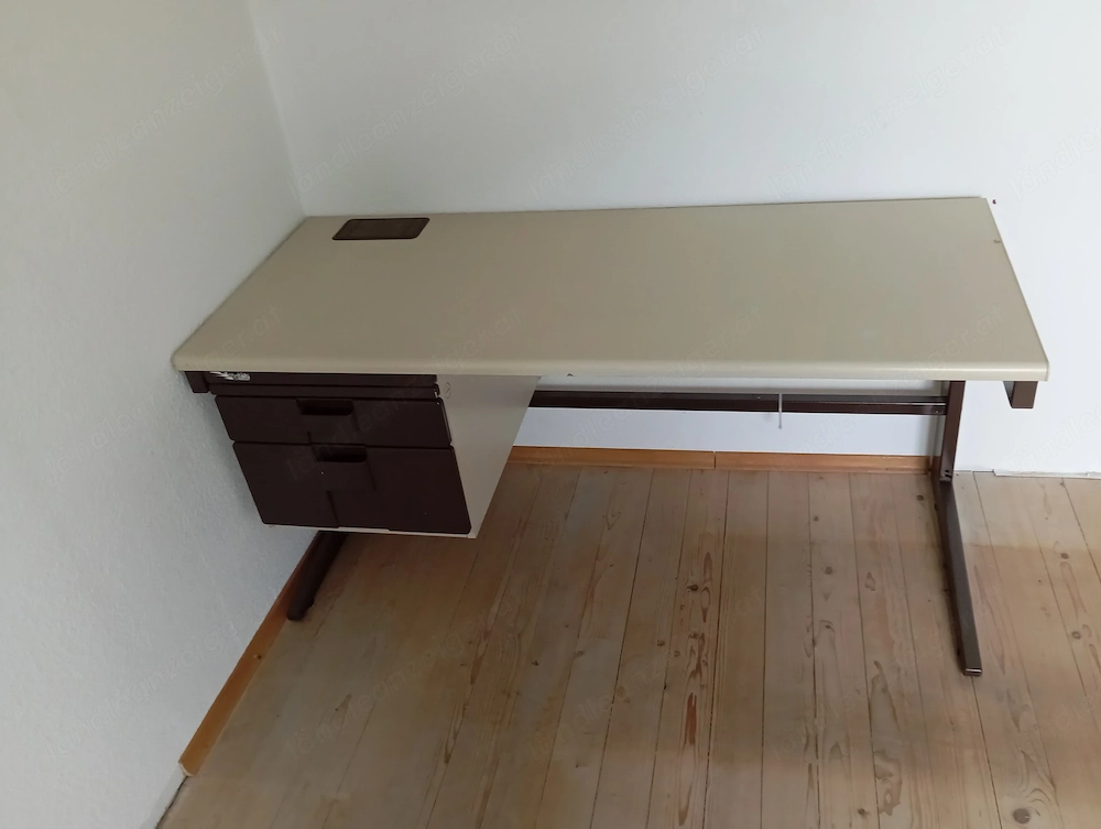 Schreibtisch GRATIS zum Abholen