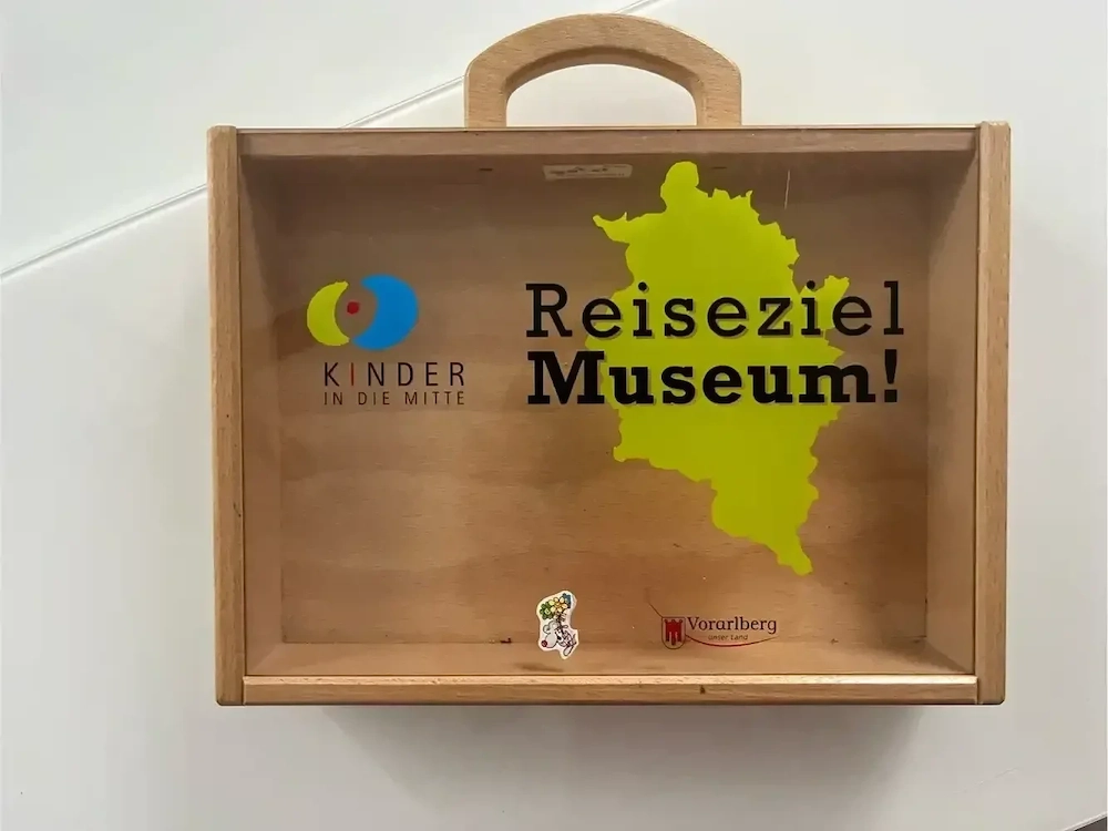Holzkiste  Reisezeit Museum  mit Griff  