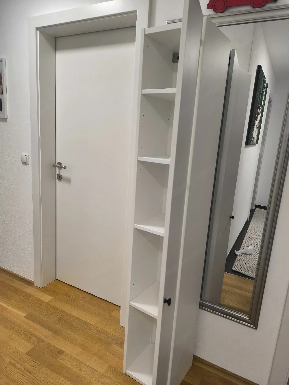 Hochschrank mit Tür