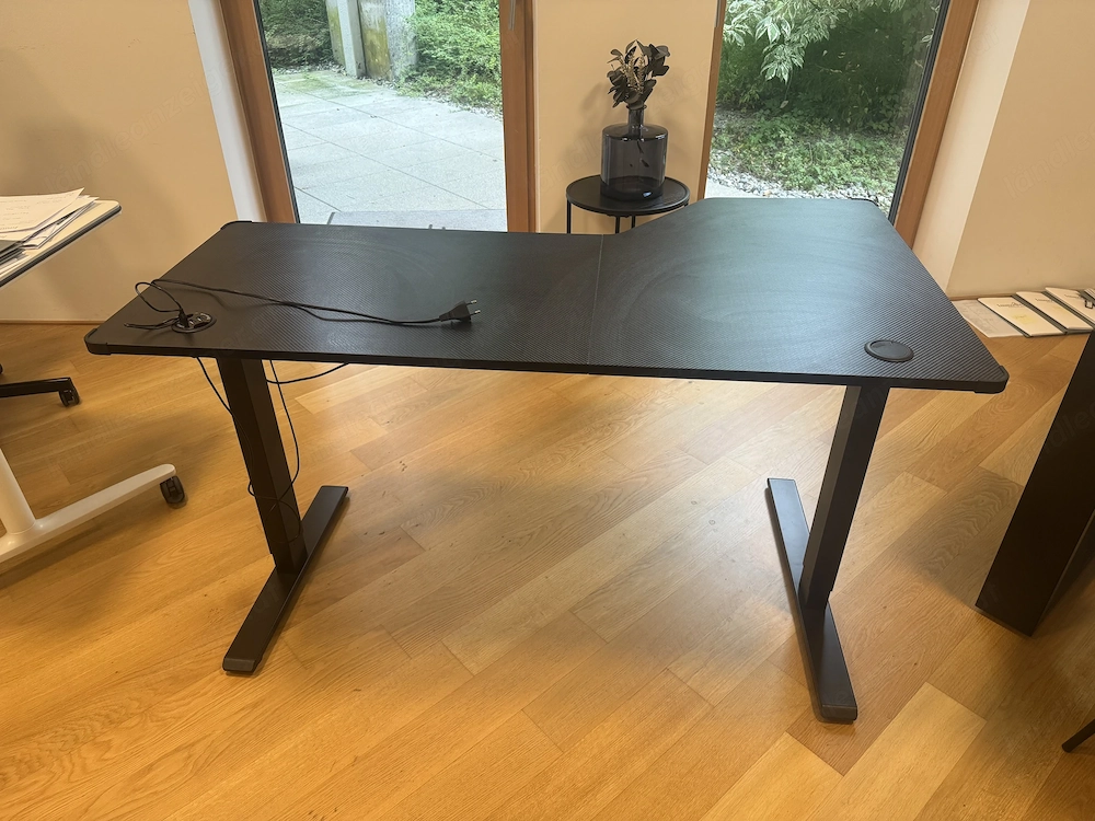 Elektrisch höhenverstellbarer Gaming Tisch 