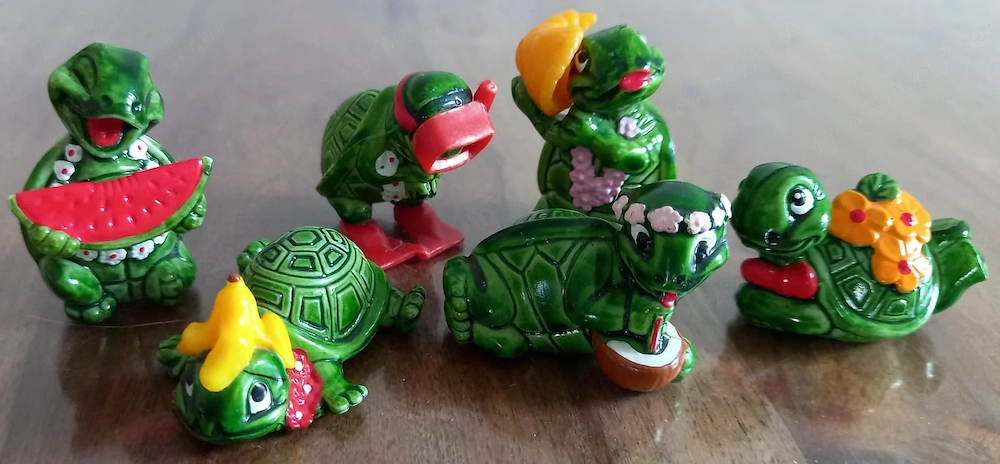 Verschiedene Ü-Eier Figuren aus den 90er Jahren (2)