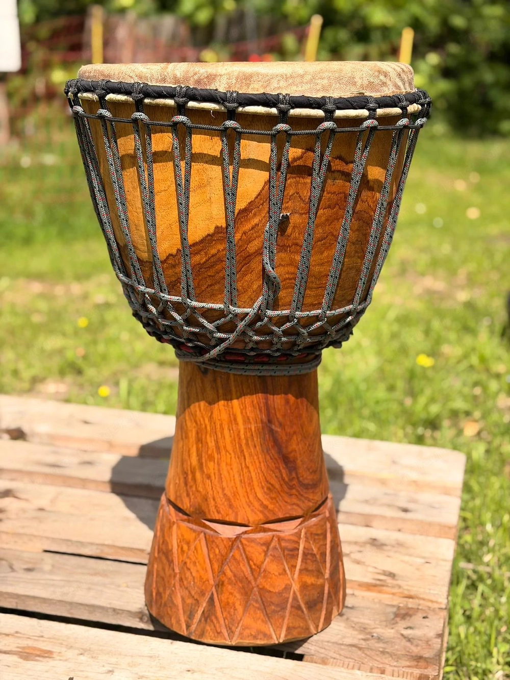 Djembe Trommel aus der Schweiz (monkys) mit praktischer Tragetasche