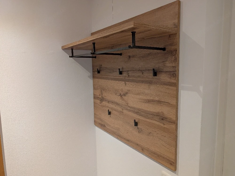 wand- Garderobe zu verschenken 