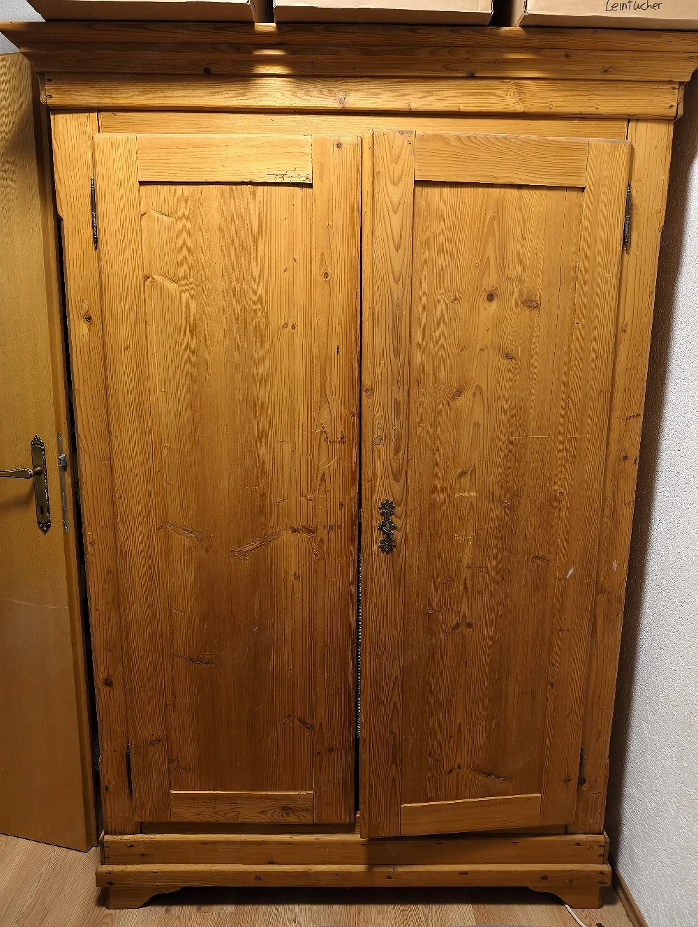Antiker Schrank 