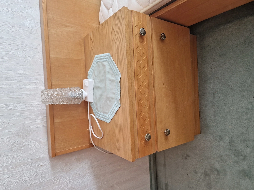 Doppelbett, Nachtkästchen und Kasten !!!