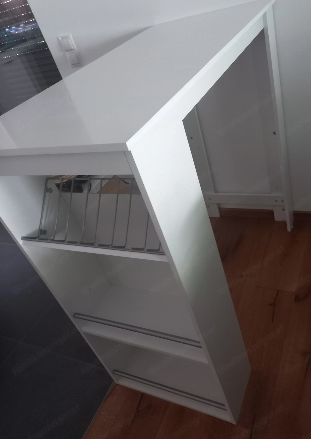 Bartisch mit Stauraum weiss Guter Zustand