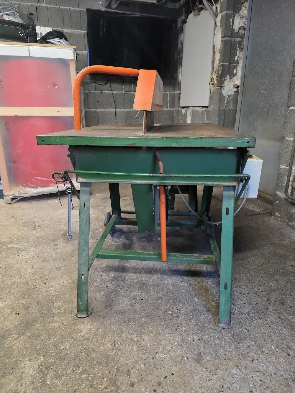 Wippsäge mit Tisch