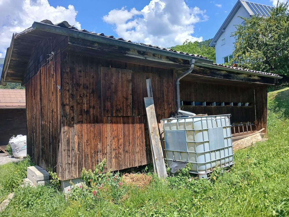 Bienenhaus (alt) 8,4x3,5x3m (LxBxH)