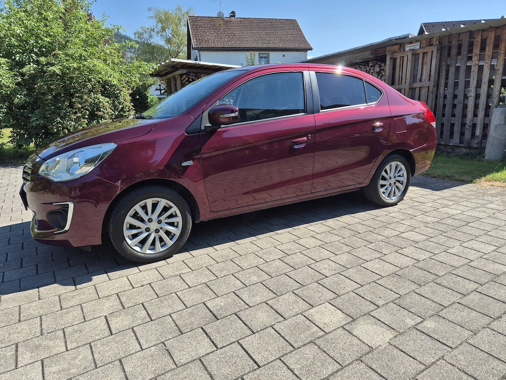 Mitsubishi Attrage 1,2 MIVEC Intense CVT Automatik