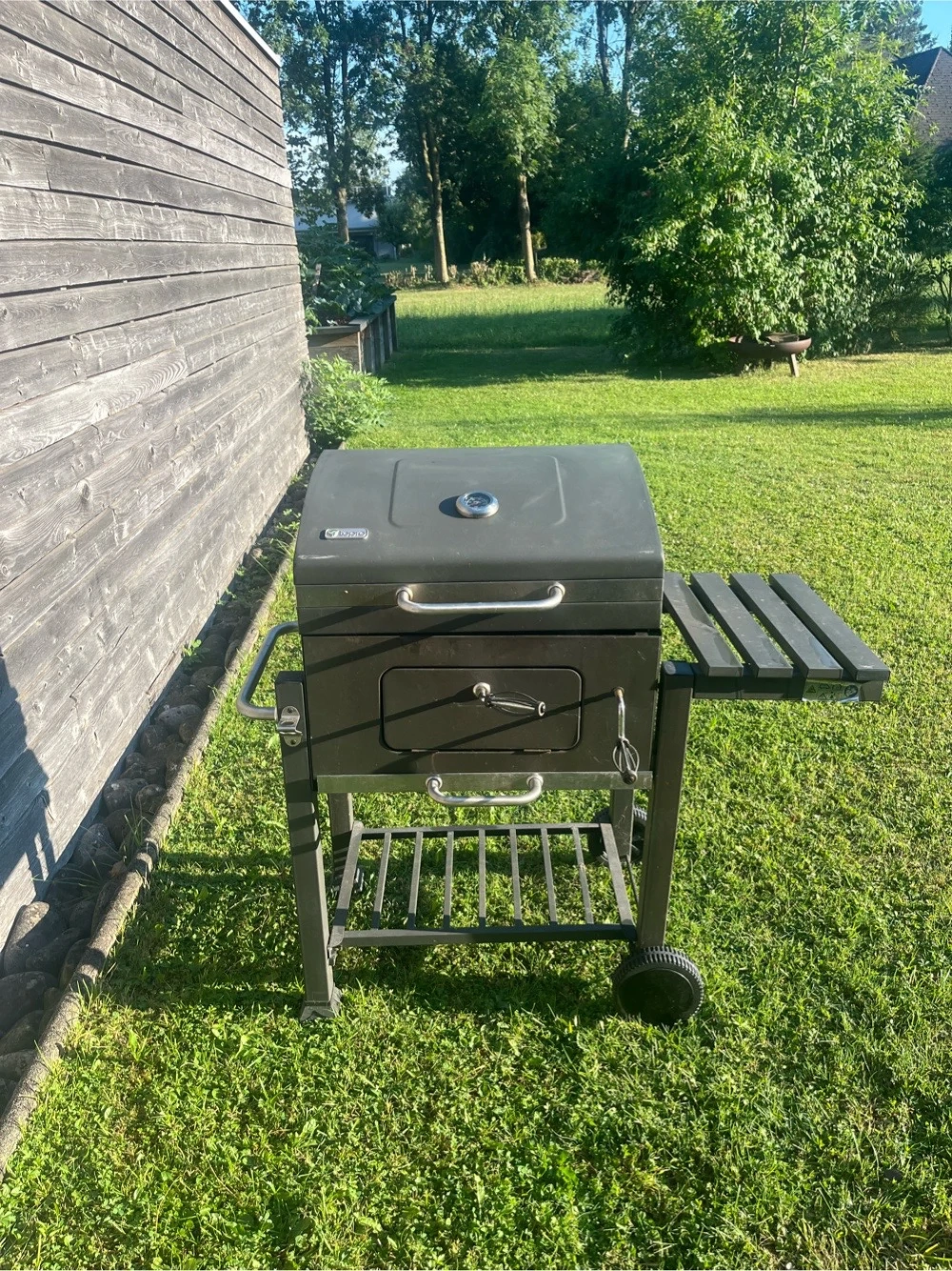 Holzkohlegrill