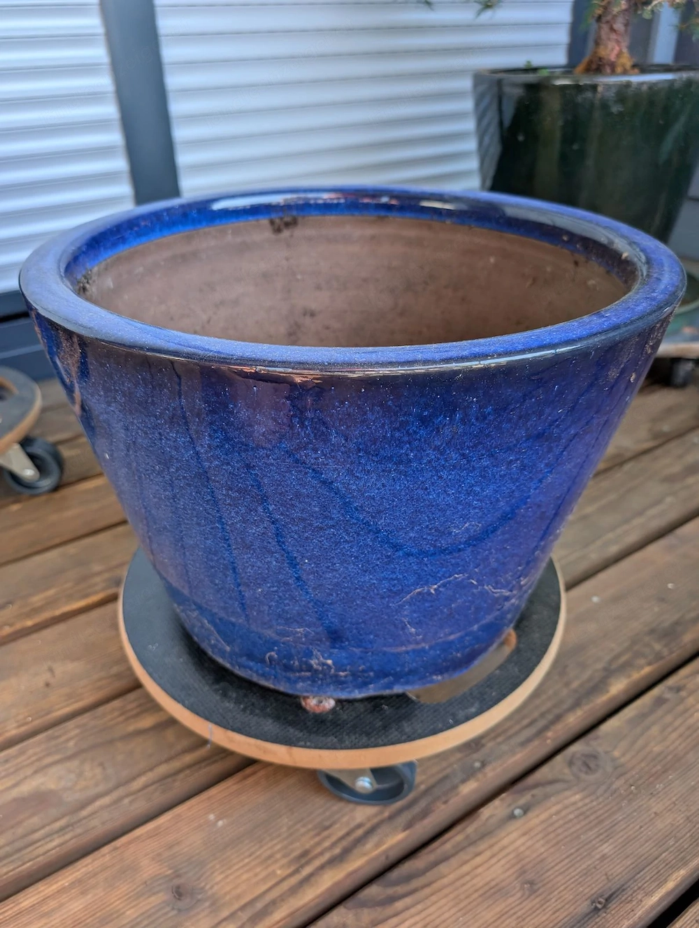 großer, winterharter und massiver Terracotta- Pflanzentopf