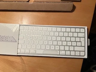 Apple Magic Keyboard 2021 DE silber zu verkaufen
