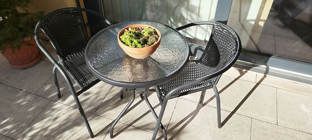 Garten Tischchen mit 2 Stühlen