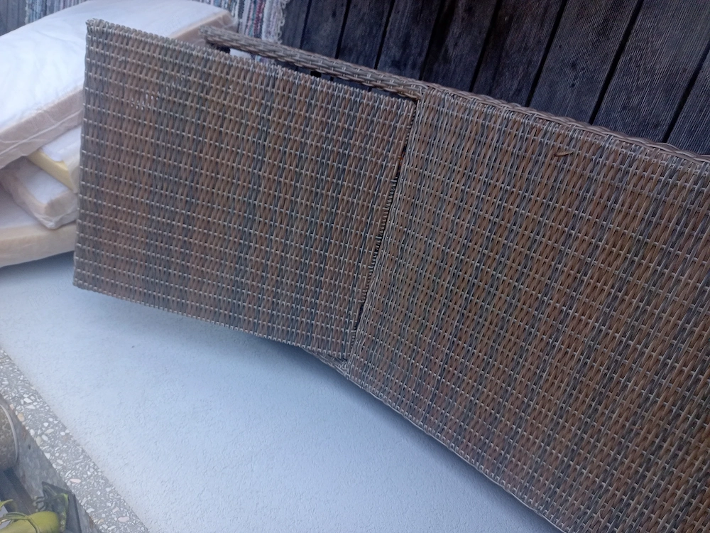 2x braune Gartenliegen 
