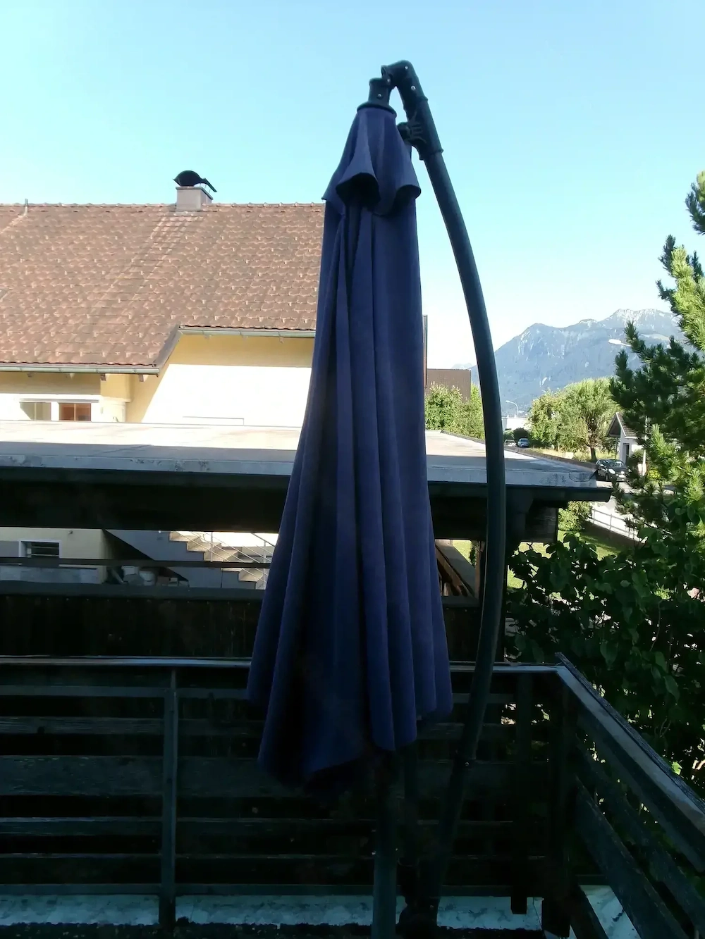 Sonnenschirm + Ständer + Platten 