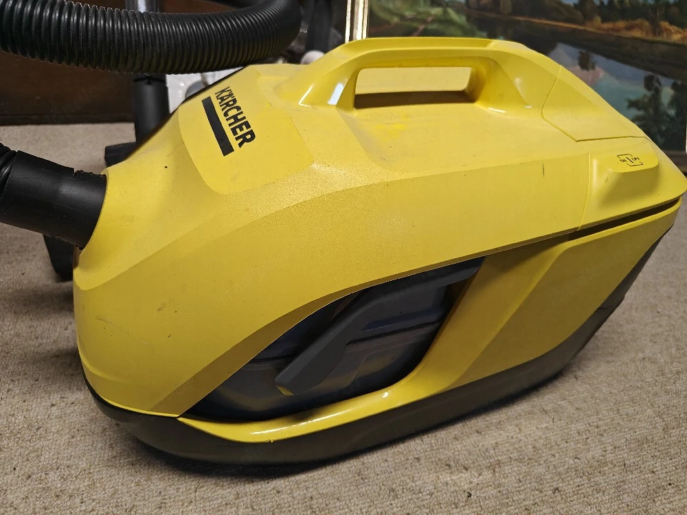 KÄRCHER DS6 Staubsauger m. Wasserfilter 650W