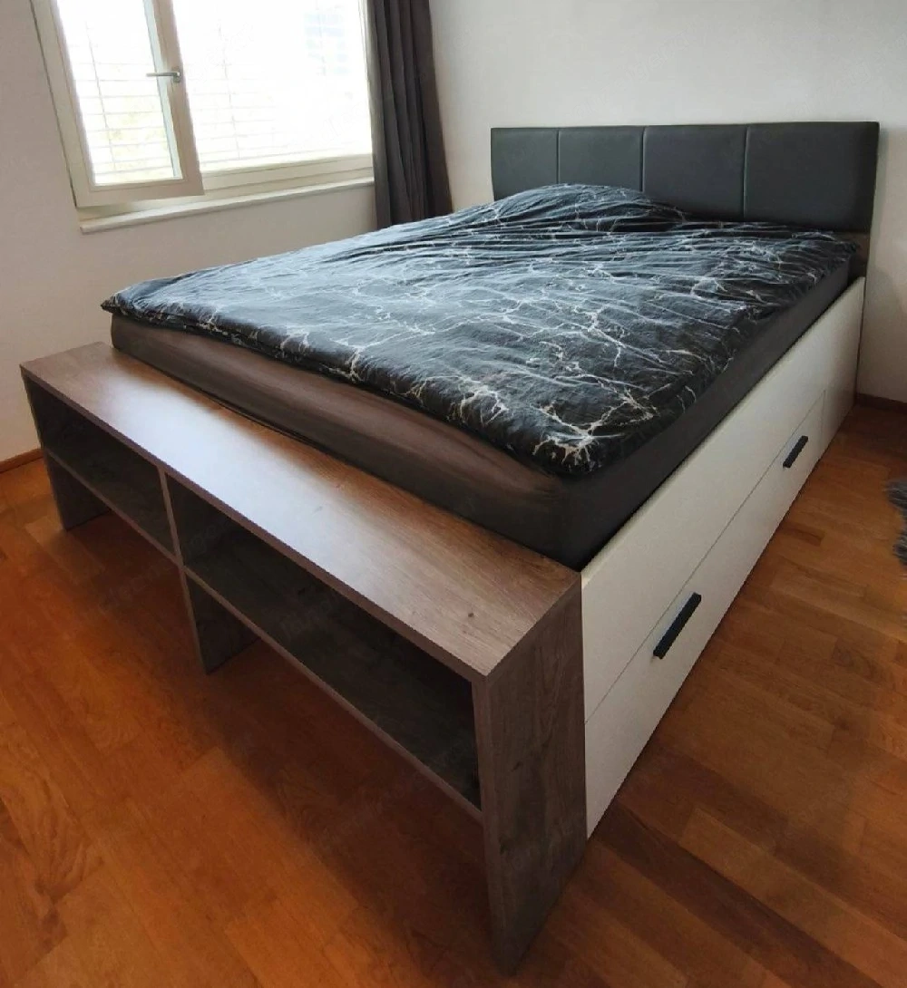 Doppelbett mit fixem Regal am Fußende inklusive Lattenrost, Matratzen und großen Schubladen