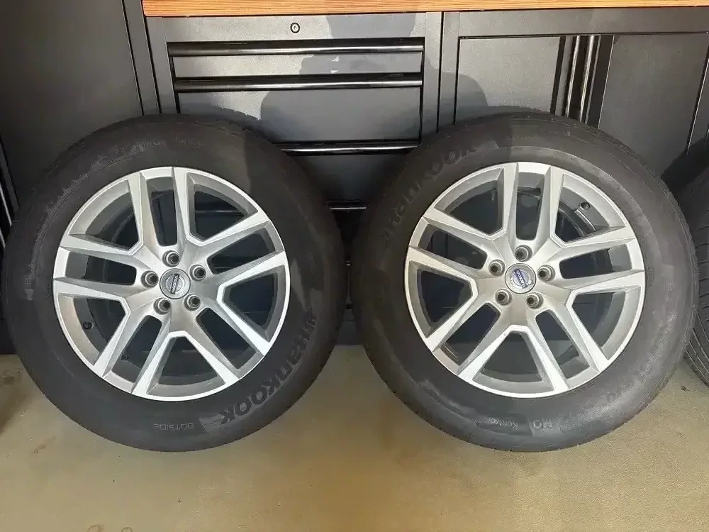 Volvo Felgen mit Sommerreifen