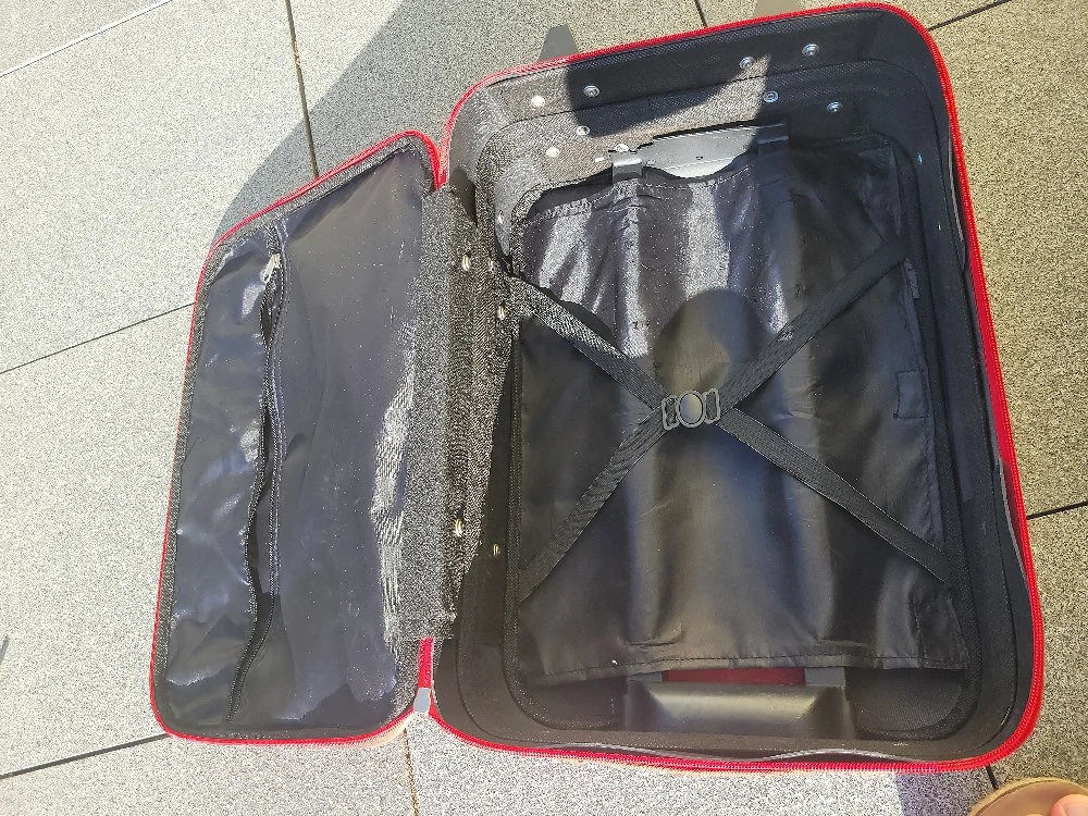 Koffer und Strandtaschen