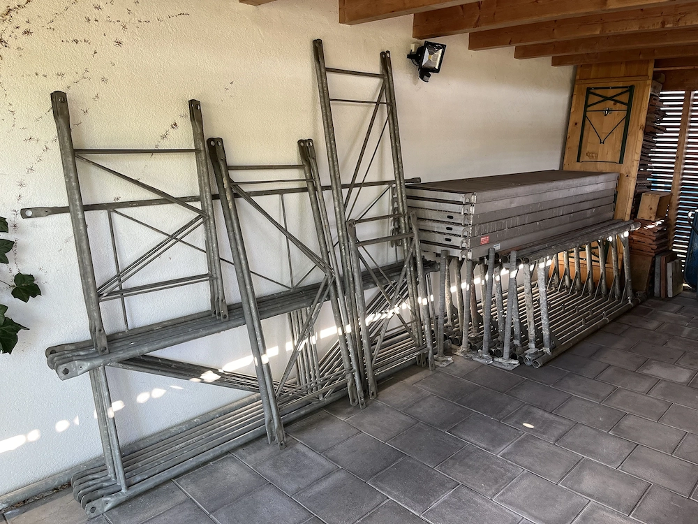 Baugerüst Profi mit Anbauteilen